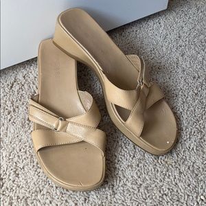 nine west tan heels